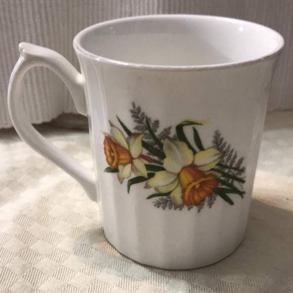 Daffodils March Coffee Cup - Picture 2 of 7